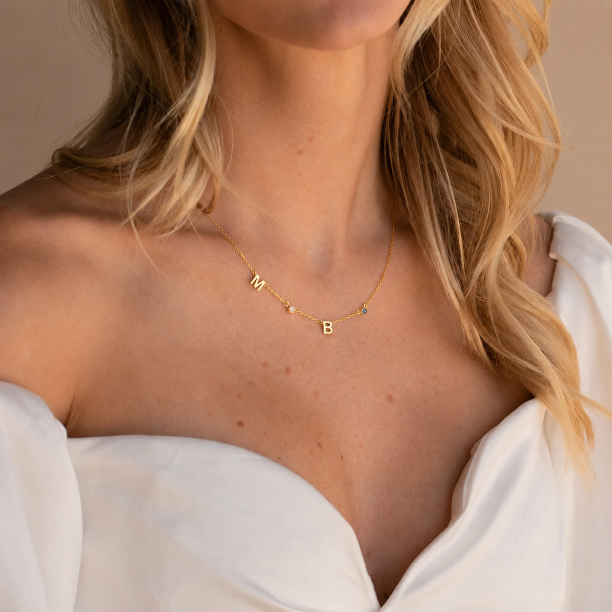 Collar con inicial, piedra de nacimiento y signo del zodiaco