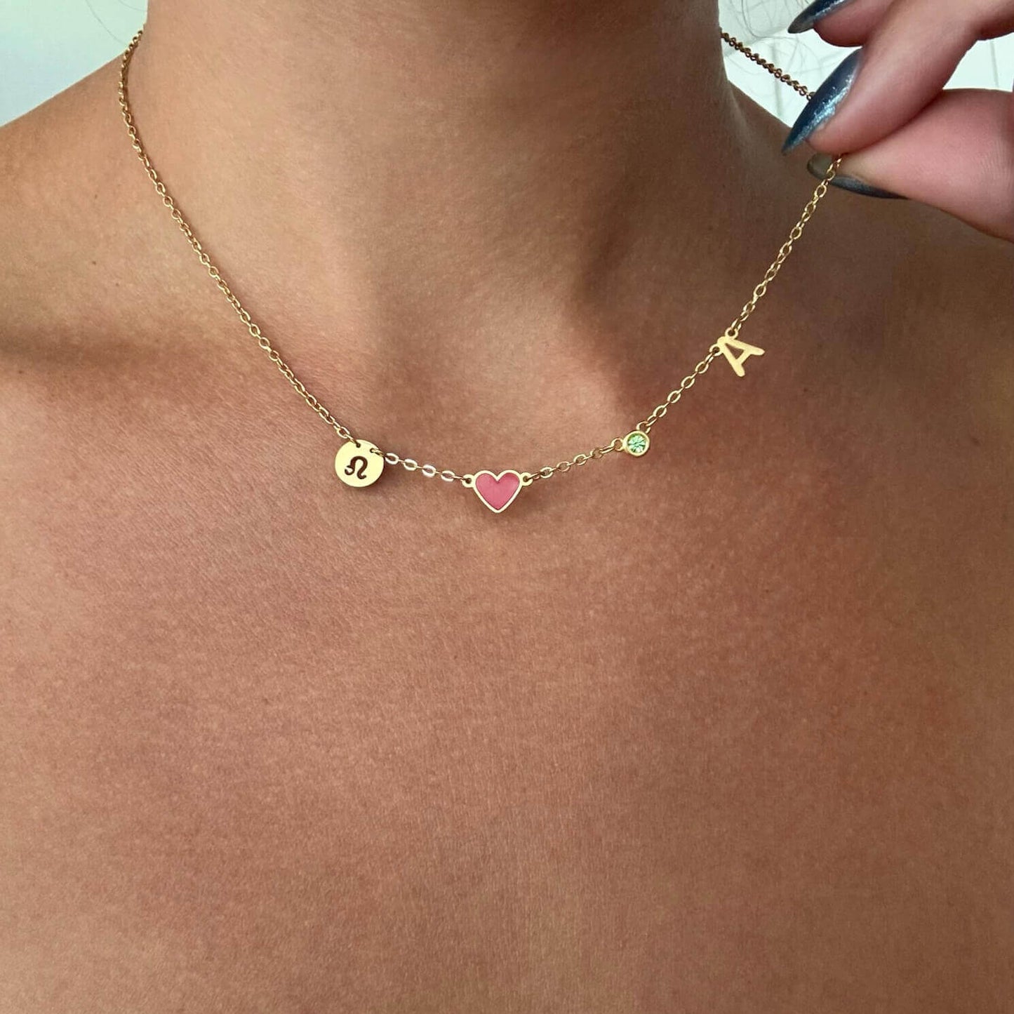 Collar con inicial, piedra de nacimiento y signo del zodiaco