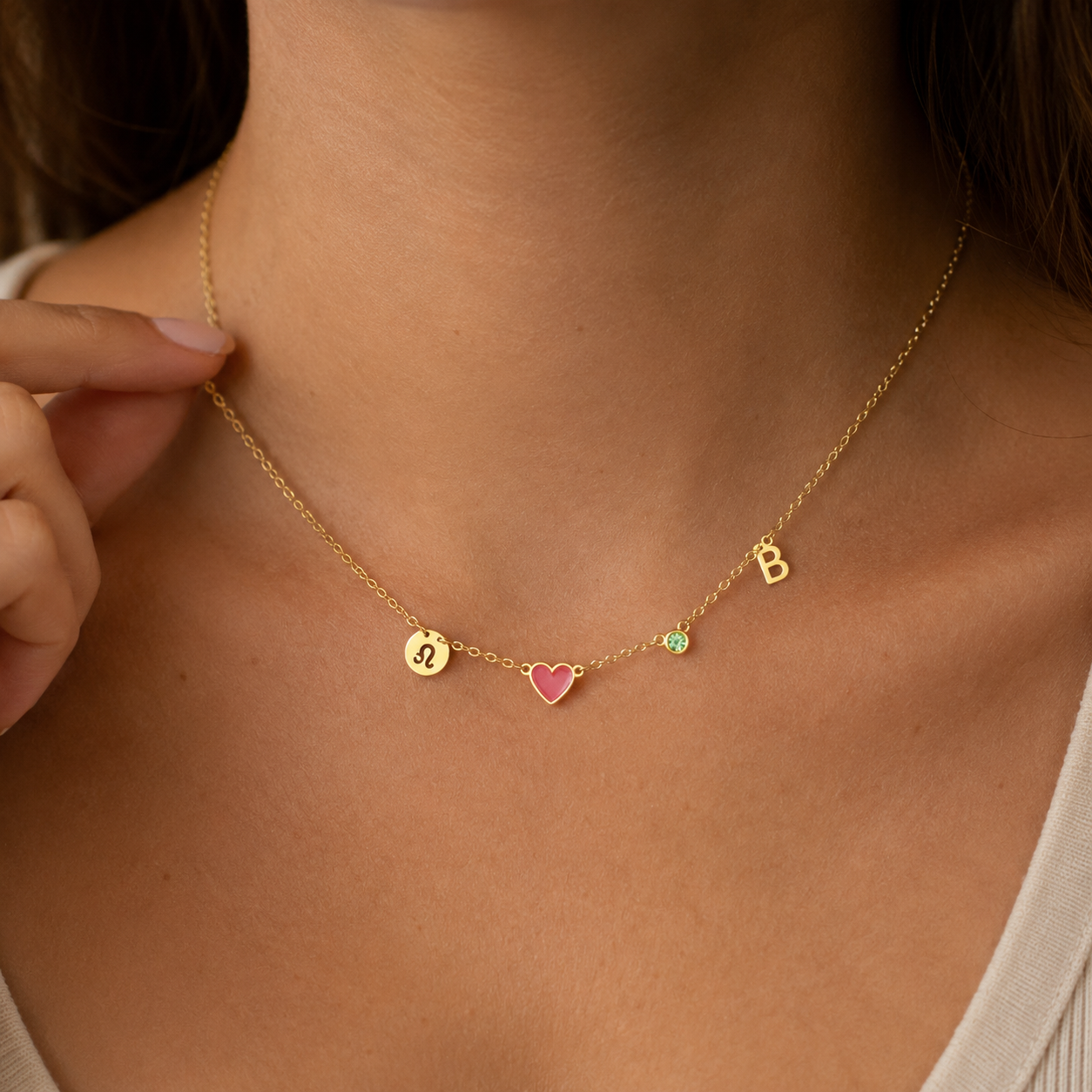 Collar con inicial, piedra de nacimiento y signo del zodiaco